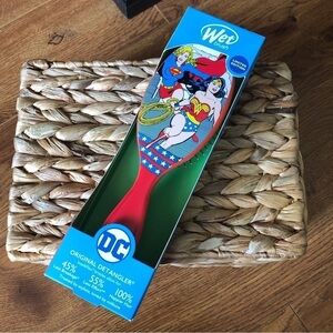 Wet x DC: Super Woman & Wonder Woman original detangler hair brush